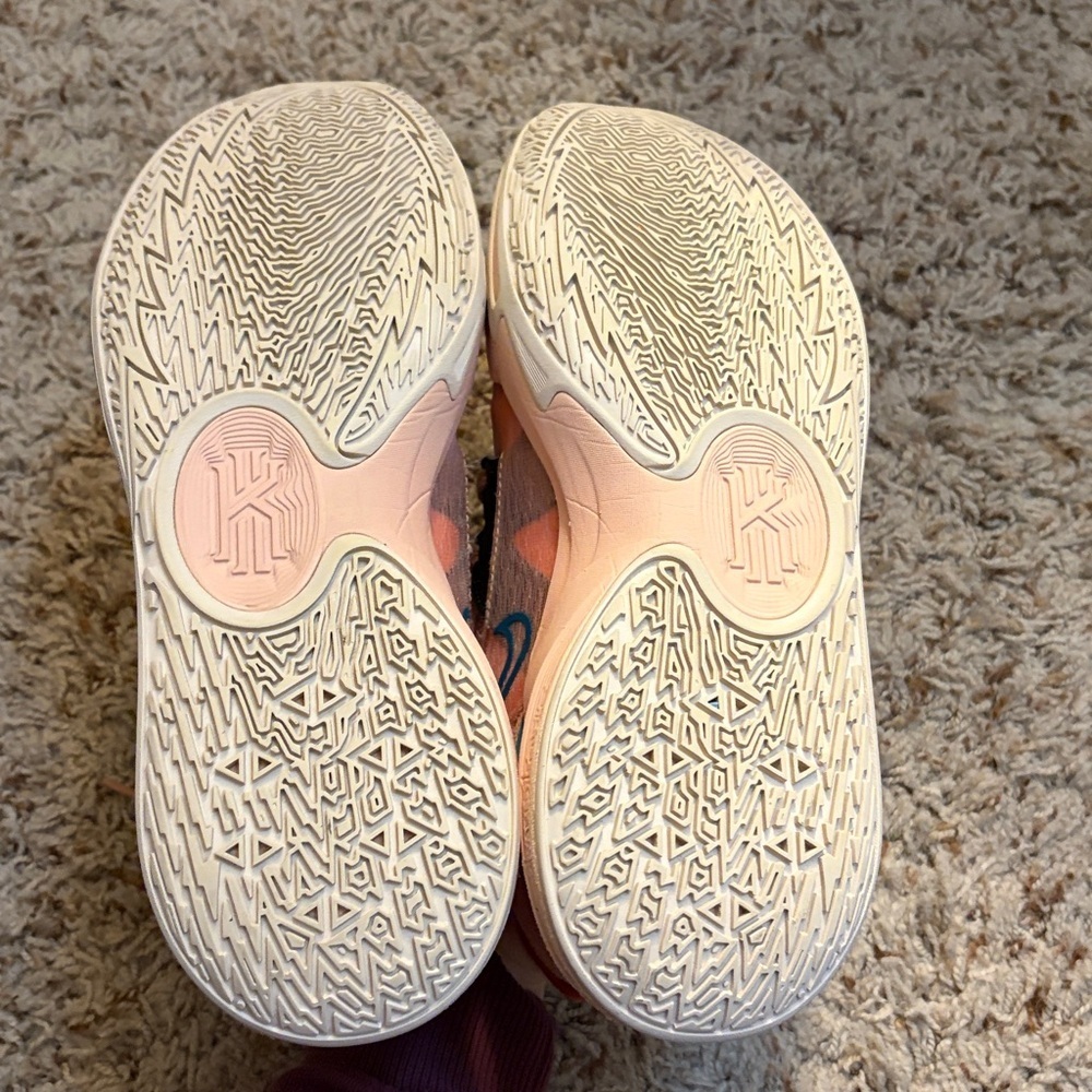 Nike Kyrie Low 5 Women’s Sneakers size 8 - Picture 6 of 8